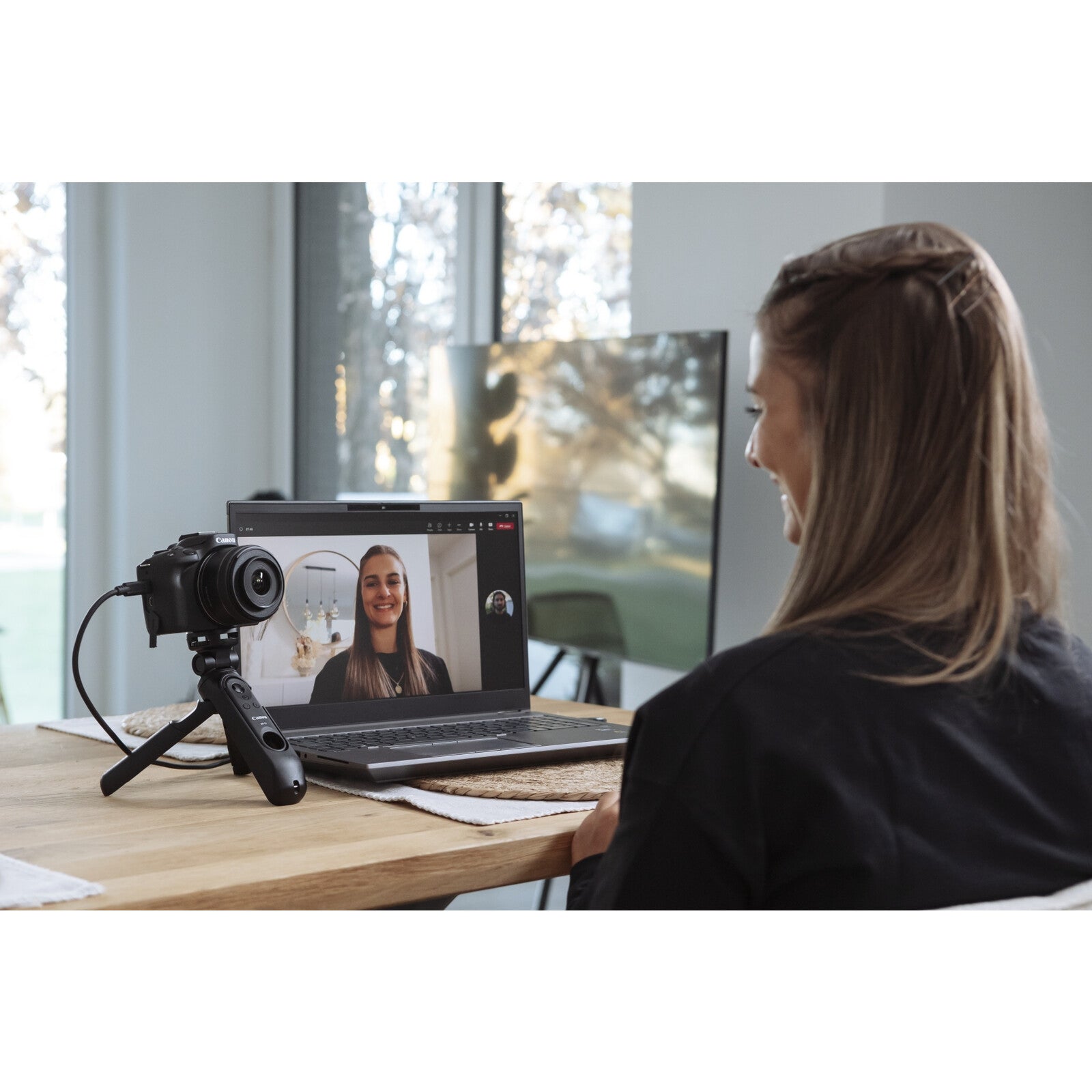 Canon EOS R50 (Black) + RF-S 18-45mm IS STM Creator Kit